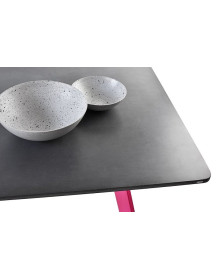 Tavolo LORIKEET in calcestruzzo e acciaio